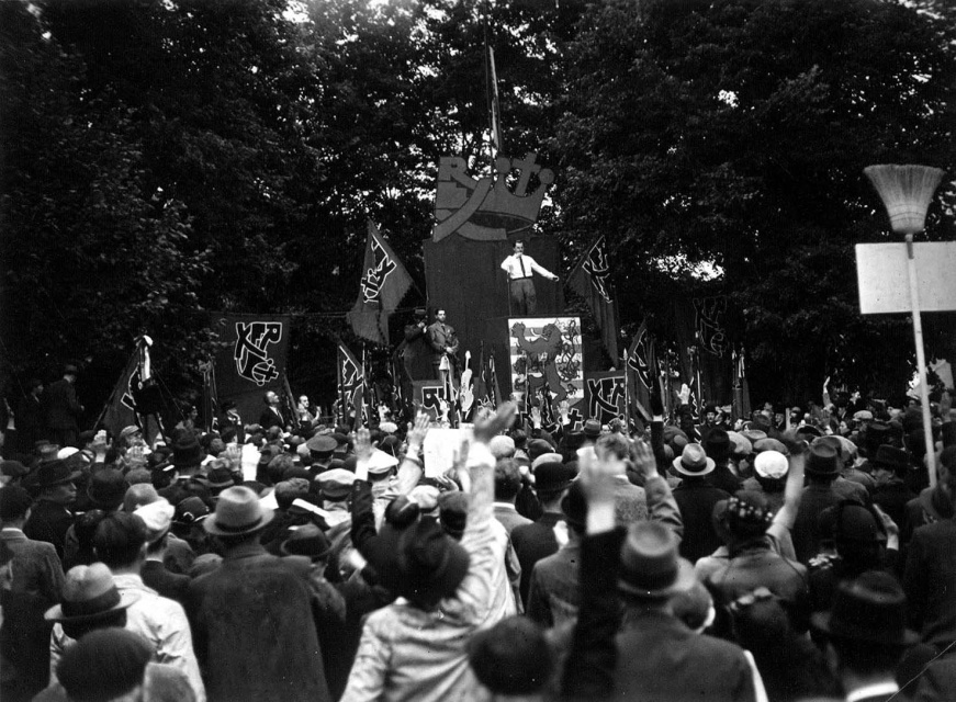 Toespraak door Léon Degrelle op een rexistische manifestatie in Koksijde,16 augustus 1937. (CegeSoma/Rijksarchief, 34813)