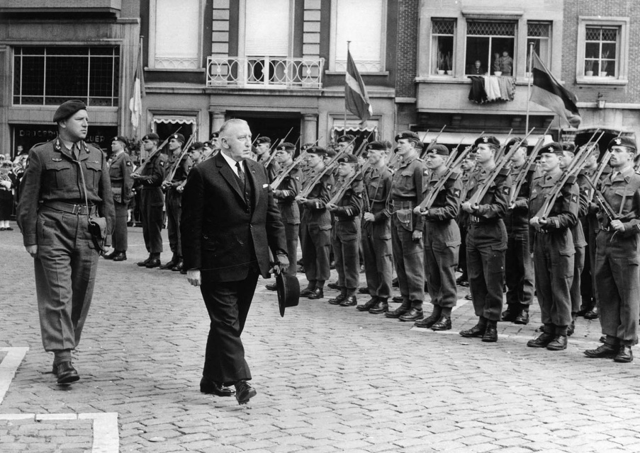 Paul-Willem Segers, minister van Landsverdediging, Kortrijk, 1963. (Stadsarchief Kortrijk)