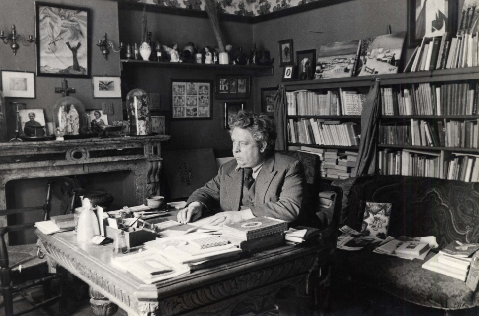 Felix Timmermans in zijn werkkamer in Lier, jaren 1930. Foto Kurt Klingner. (Collectie Stad Antwerpen, Letterenhuis, tglhph25215)