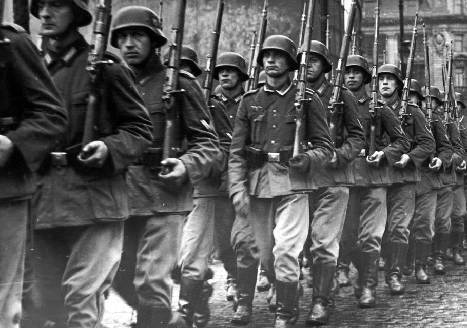 Duitse troepen in Brussel, 1940. Foto J. Bourgeois. (CegeSoma/Rijksarchief, 5822)