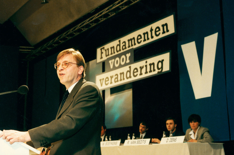 Toespraak van Guy Verhofstadt op het VLD-congres 'Fundamenten voor verandering', 1998. (Liberas)
