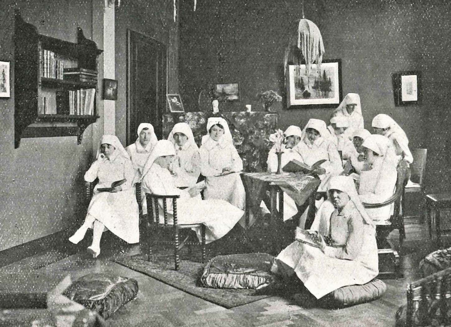 In 1902 ging de eerste Nederlandstalige verpleegstersopleiding van start in het Stuivenbergziekenhuis in Antwerpen (Collectie Stad Antwerpen, FelixArchief)