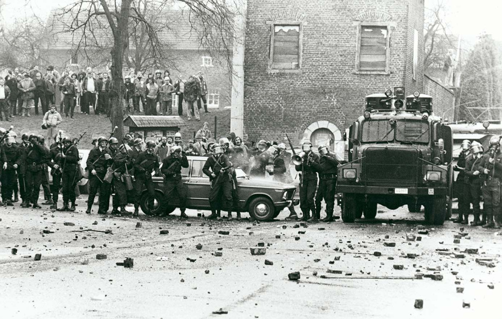 Confrontatie in Voeren tussen actievoerders en de ordediensten, jaren 1980 Foto Studio Dann. (ADVN)