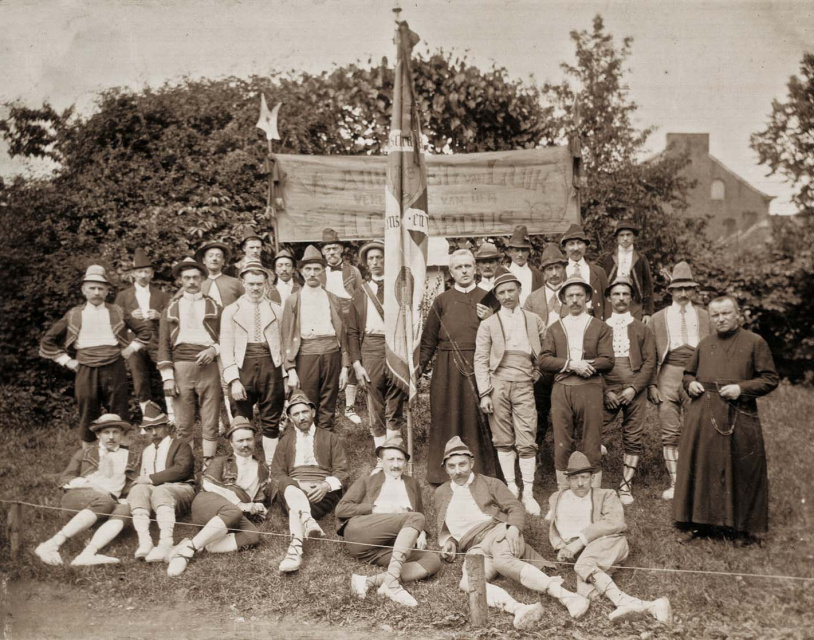 In 1865 richtten de redemptoristen in Luik een Werk der Vlamingen op om Vlaamse arbeiders in Wallonië te ondersteunen. De vrijetijdswerking was een belangrijke pijler van hun organisatie, s.d. (KADOC, KFD112)