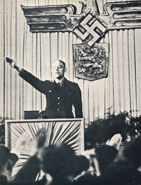 DeVlag-afdelingsleider Walter Weyler aan het woord tijdens de Vlaamsch-Duitsche Kultuurdagen in Brussel, 28 augustus 1943. (ADVN, VY304)