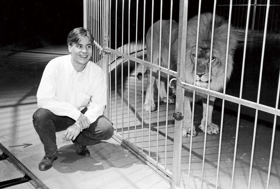 Bert Anciaux poseert voor een mediacampagne naar aanleiding van de Vlaamse en federale verkiezingen van 21 mei 1995. (ADVN, VFA4136)