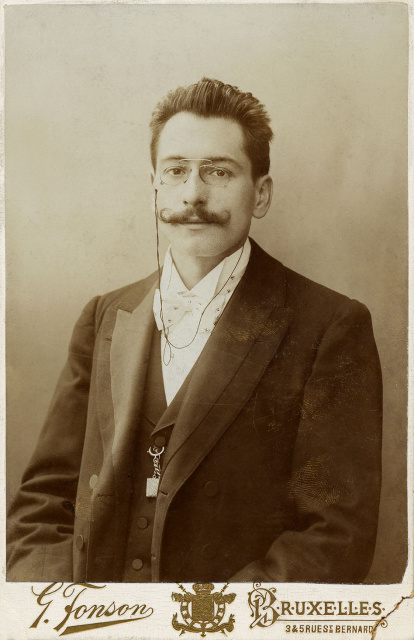 Lodewijk de Raet, s.d. Foto Georges Fonson. (Collectie Stad Antwerpen, Letterenhuis, tglhph4690)