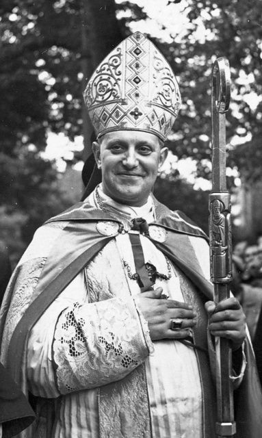 Emiel de Smedt, bij zijn installatie tot bisschop van Brugge, 7 september 1952. (KADOC, kfa003496)