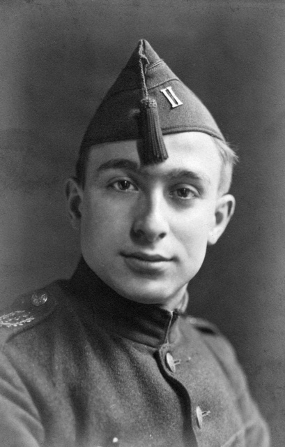 Joris de Leeuw in legeruniform, s.d. (ADVN, VFA9816)