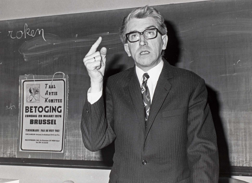 Toespraak van Karel Dillen, vemoedelijk naar aanleiding van een betoging van het Taal Aktie Komitee op 28 maart 1976. Foto Studio Dann. (ADVN, VFB1867)