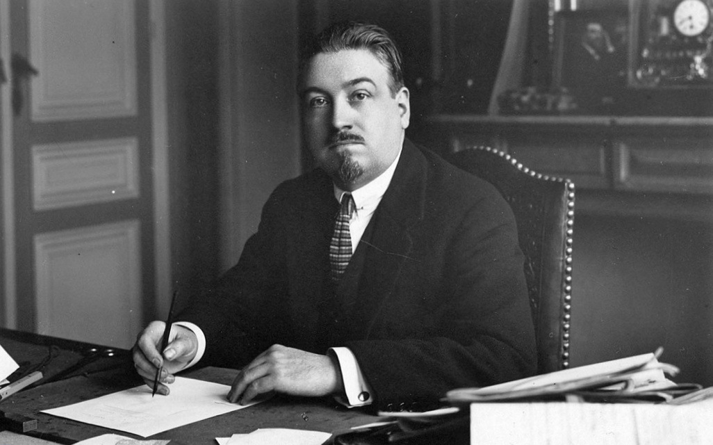 Julius Hoste jr. aan zijn bureau, 1925. (Liberas, 004086)