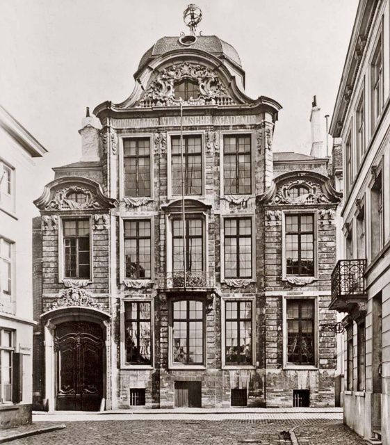 Sinds 1892 is de Koninklijke Academie voor Nederlandse Taal en Letterkunde (KANTL) gevestigd in het Huis van Oombergen in de Koningstraat in Gent. (Stadsarchief Gent)