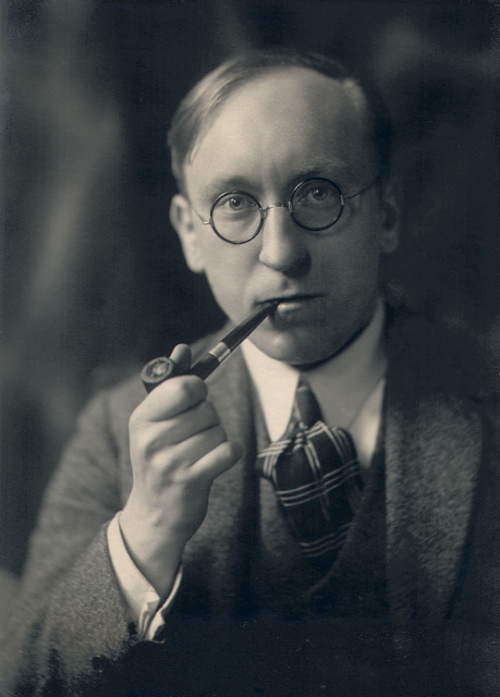 Wies Moens, ca. 1928. Foto Edgar Barbaix. (Collectie Stad Antwerpen, Letterenhuis, tglhph11697)