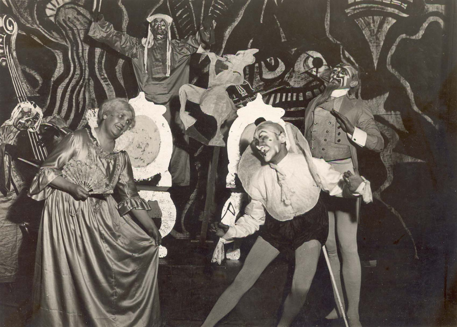 Scène uit de theatervoorstelling En waar de Ster bleef Stille staan, uitgevoerd door het Vlaamsche Volkstooneel, ca. 1924-1925. (KADOC, kfa001125)