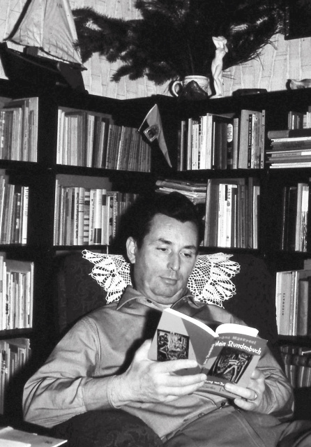 Hendrik Aelvoet in zijn studeerkamer, s.d. (Collectie familie Aelvoet)