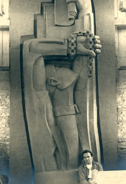 Karel Aubroeck aan het werk in zijn atelier in Diksmuide, s.d. (ADVN, VFFY58)