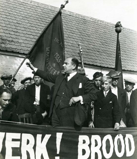 Toespraak van August Balthazar tijdens een vaandelinhuldiging van de Socialistische Propagandaclub in Wachtebeke in 1935. (Amsab-ISG, fo006490)