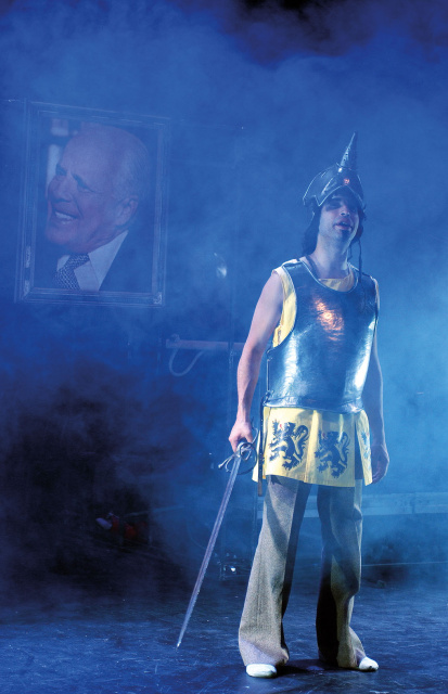 Toneelvoorstelling van De Leeuw van Vlaanderen van Chokri Ben Chikha met Union Suspecte en Publiekstheater Gent, 2003. Foto Luk Monsaert.