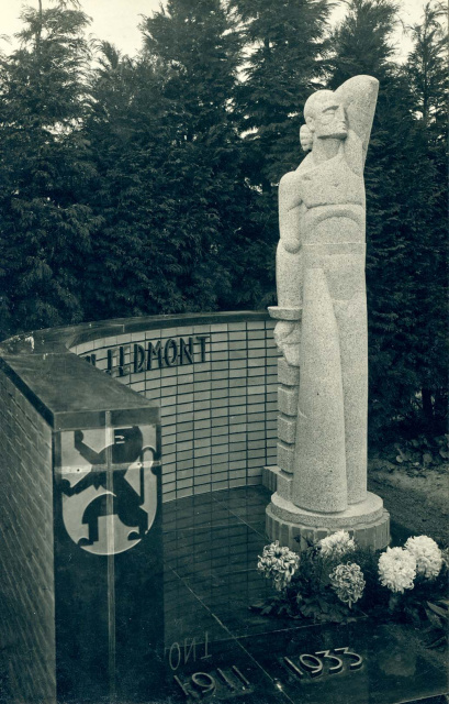 Berten Fermont werd begraven op de begraafplaats Schoonselhof in Antwerpen. In oktober 1934 werd op initiatief van Nestor Gerard een grafmonument voor hem opgericht van de hand van Albert Poels. (ADVN, VFA530)