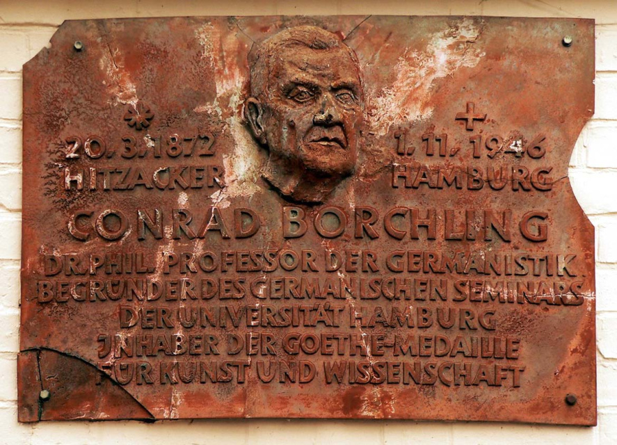 Herdenkingsplaat voor Conrad Borchling in zijn geboortestad Hitzacker. Foto Axel Hindemith.