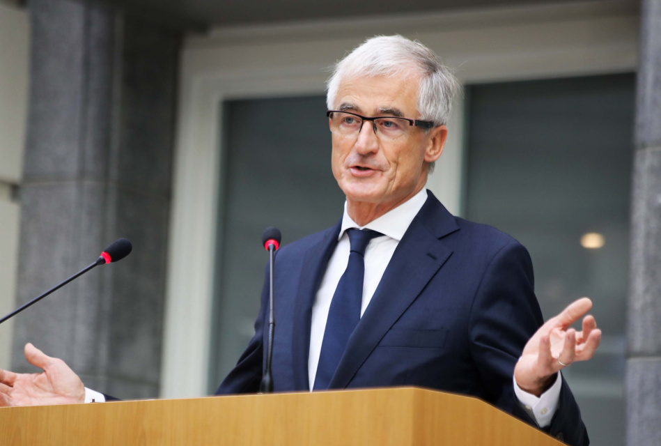 Vlaams minister-president Geert Bourgeois tijdens de Septemberverklaring van zijn Vlaamse Regering op 25 september 2017. Foto Shimera. (Vlaams Parlement)