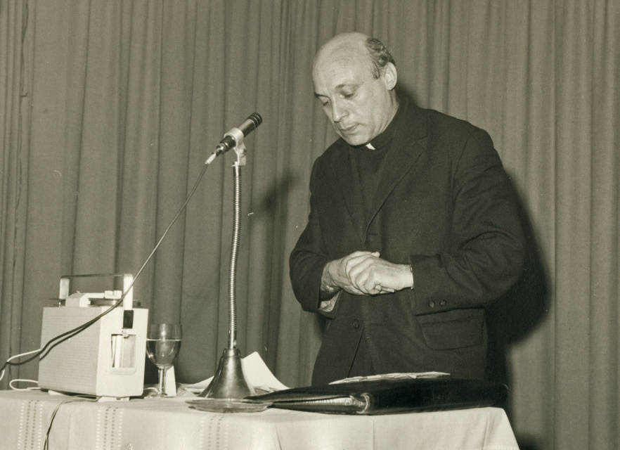 Marcel Brauns tijdens een lezing, s.d. (ADVN, VFA4609)