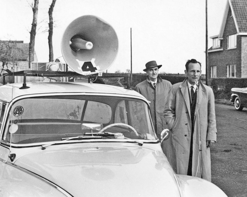 Toespraak van Clem Colemont tijdens een VU-verkiezingsbijeenkomst in Limburg, 26 maart 1961. Achter Colemont staat Hendrik Ballet, de lijsttrekker voor het arrondissement Hasselt-Sint-Truiden. (ADVN)