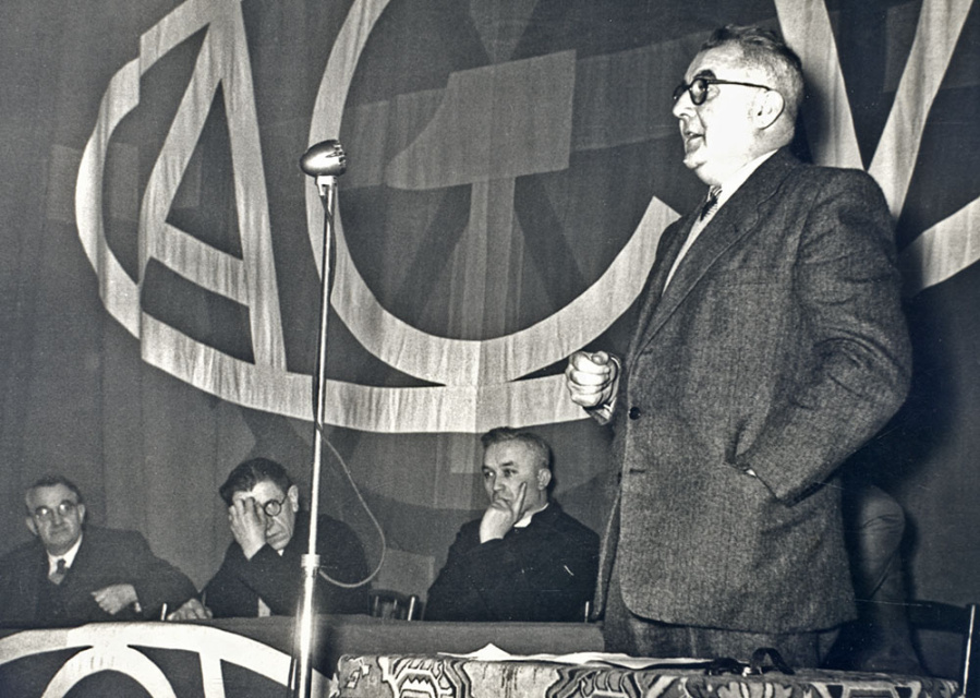 August Cools tijdens een toespraak op het congres van het Algemeen Christelijk Vakverbond gewest Boom, 5 februari 1952. (KADOC, kfa005052)