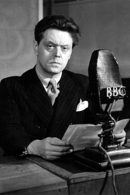 Albert de Vleeschauwer, minister van Koloniën in het kabinet-Pierlot in ballingschap in Londen, bij een toespraak voor de British Broadcasting Company, 1942. (CegeSoma, 95198)