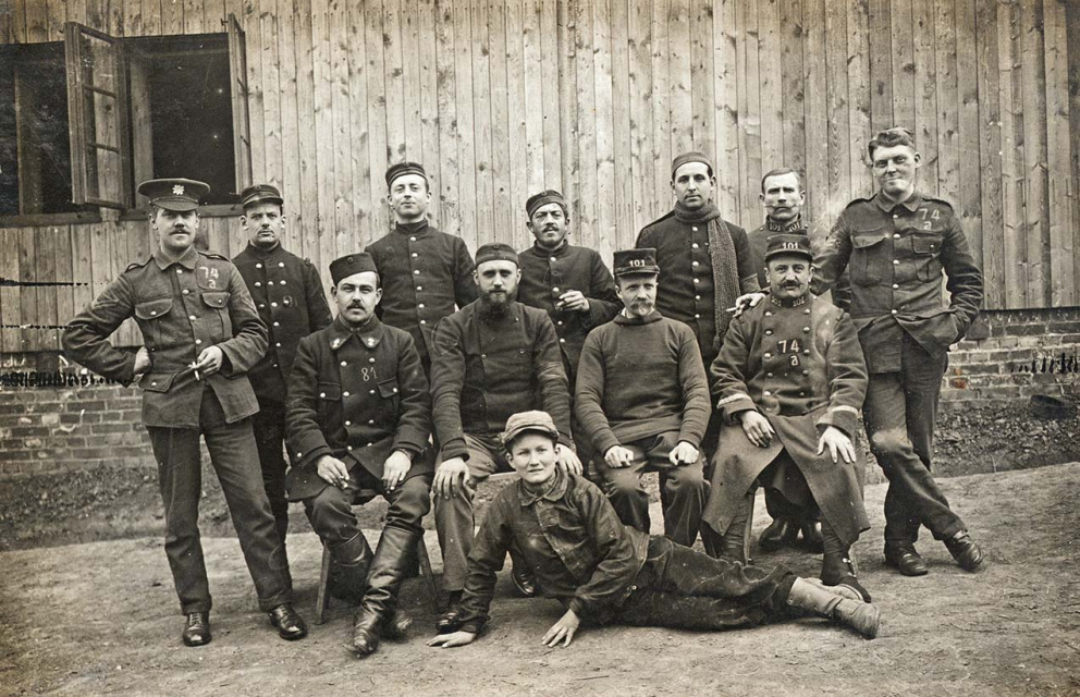 Krijgsgevangenenkamp te Göttingen, 1914-1918. Leo Delfosse staat als derde van links. (Collectie Stad Antwerpen, Letterenhuis, tglhph14398)