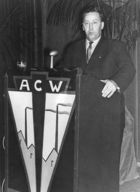 Jef Deschuyffeleer spreekt op een ACW-congres in Gent, 1948. (KADOC, kfa000923)