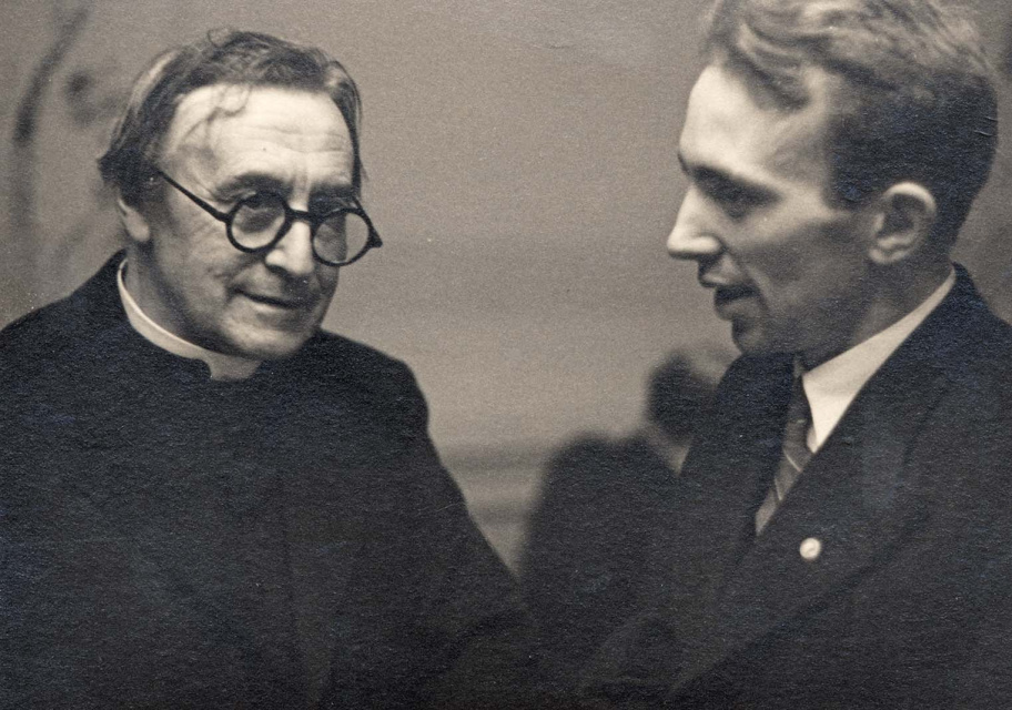 Cyriel Verschaeve en W. Noordegraaf op een bijeenkomst van het Deutsch-Niederländisches Institut in Keulen, 5 mei 1936. Foto Jos. de Rynck. (ADVN, VFA11564)