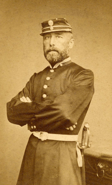 Andreas de Weerdt in uniform, Antwerpen, s.d. Foto Auguste Stalins. (Collecie Stad Antwerpen, Letterenhuis, tglhph8364)