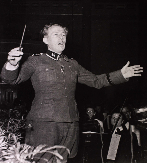 Paul Douliez, pianist en dirigent bij Zender Brussel, s.d. (Archief VRT)