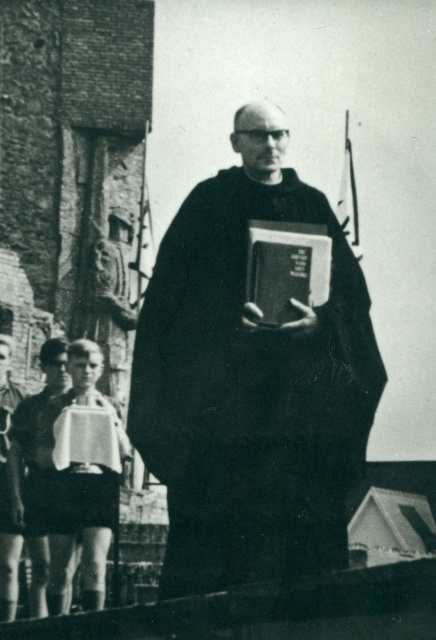 Jozef Dumon aan het IJzermonument tijdens een IJzerbedevaart, s.d. (ADVN,VFA4935)