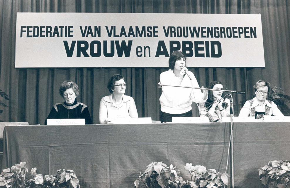 FVV-congres, 27 november 1977. Van links naar rechts: Nimia Reintjes van Veerssen, Nelly Maes, Huguette Ingelaere, Viviane Garrels en Lieve Jolie. (ADVN, VFB1475)