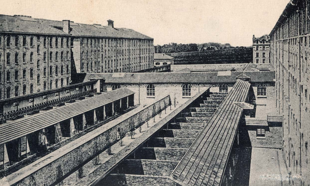 Zicht op de celblokken van de gevangenis van Fresnes, s.d. (ADVN, VFAY14)