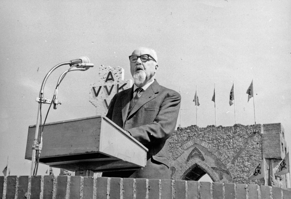 Redevoering van Pieter Geyl op de 35ste IJzerbedevaart, 19 augustus 1962. (ADVN, VFFY41/40)