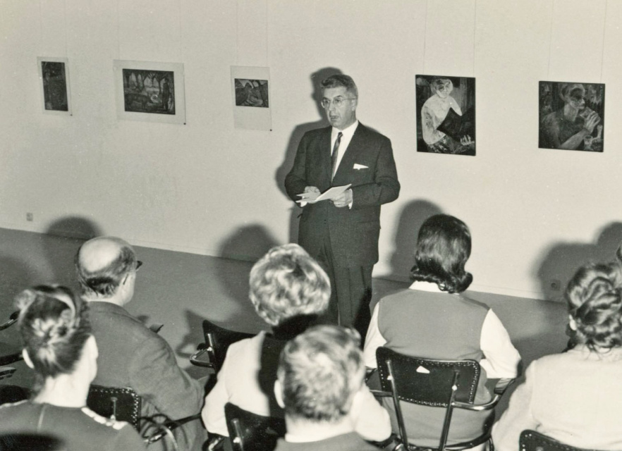 Toespraak van Marcel Grypdonck bij de opening van de tentoonstelling met houtsneden van kunstenaar Esteban Fekete in het Museum Dhondt‑Dhaenens, 12 oktober 1969. (Museum Dhondt‑Dhaenens)
