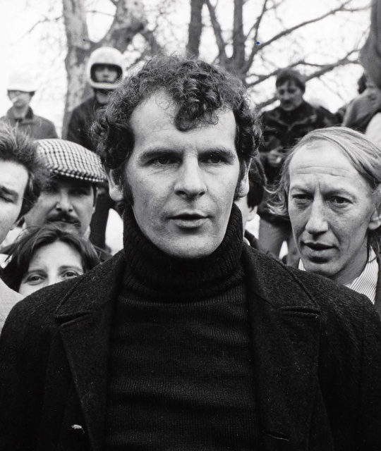 José Happart tijdens een van de Voerwandelingen, 9 maart 1980. Foto Studio Dann. (ADVN, VFB1907/9)
