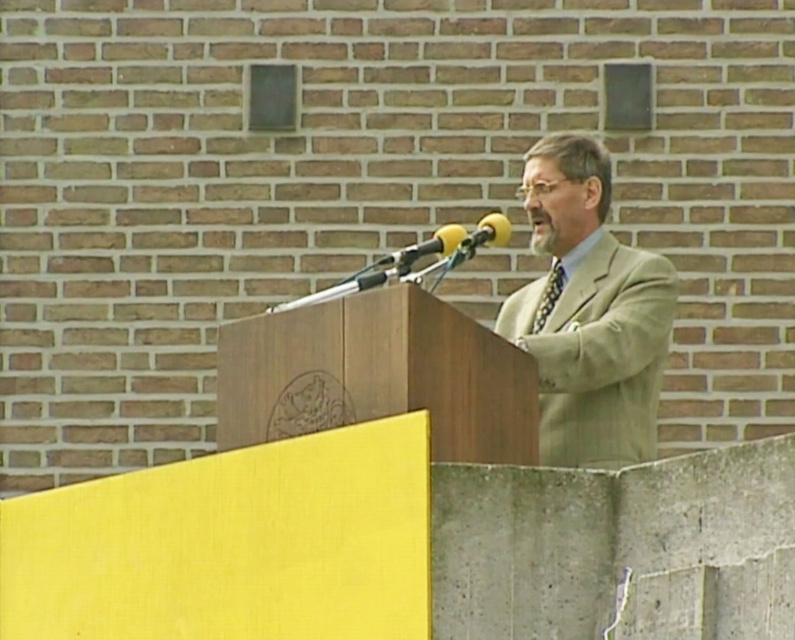 Frans-Jos Verdoodt sprak op de IJzerbedevaart in 2000 een zogenaamd 'Historisch Pardon' uit voor de collaboratie van een belangrijk segment van de Vlaamse beweging met de Duitse bezetter tijdens de Tweede Wereldoorlog. (Archief VRT)