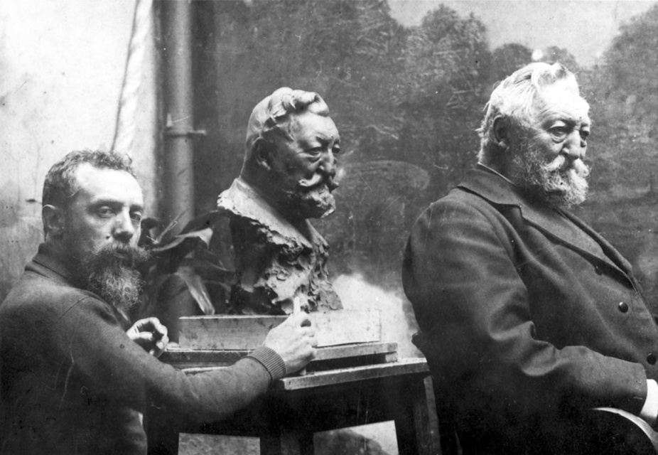 Ferdinand Callebert poseert voor beeldhouwer Jules Lagae. (ADVN, VFBT1)