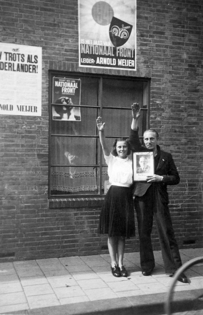 Aanhangers van het Nationaal Front van Arnold Meijer, Breda, juni 1941. (NIOD Instituut voor Oorlogs-, Holocaust- en Genocidestudies)