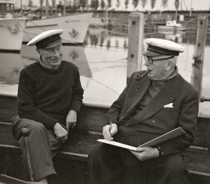 Walter en Isidoor Opsomer in de IMALSO-jachthaven, Antwerpen-Linkeroever. Foto Frans Verstreken. (Collectie Stad Antwerpen, Letterenhuis, tglhph44060)