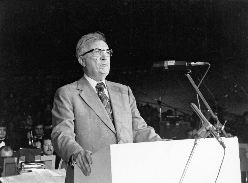 Als voorzitter van het Algemeen Nederlands Zangverbond verzorgde Valeer Portier van 1952 tot 1987 jaarlijks een toespraak op het Zangfeest. Foto Studio Dann. (ADVN, VFB1967/4)