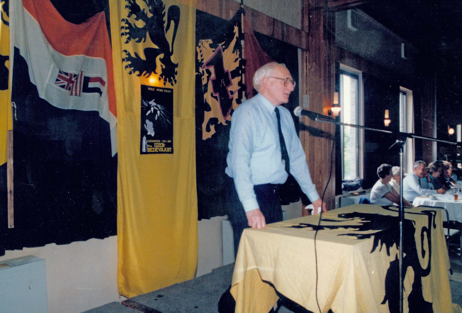 Jef van Dingenen aan het woord tijdens een Broederbandfeest te Zwijndrecht, 1986. (ADVN, VFA2402)