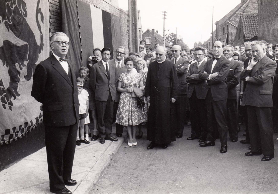 Inhuldiging door voorzitter Jozef van Overstraeten van de VTB-oriëntatietafel in Vlassenbroek, 1960. (ADVN, VQT10/71)