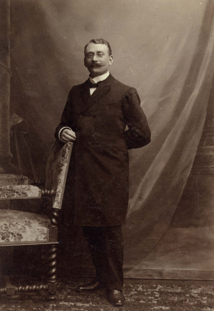 Alfons van de Perre, ca. 1910. Foto O. Kriegsmann. (Collectie Stad Antwerpen, Letterenhuis, tglhph27138)