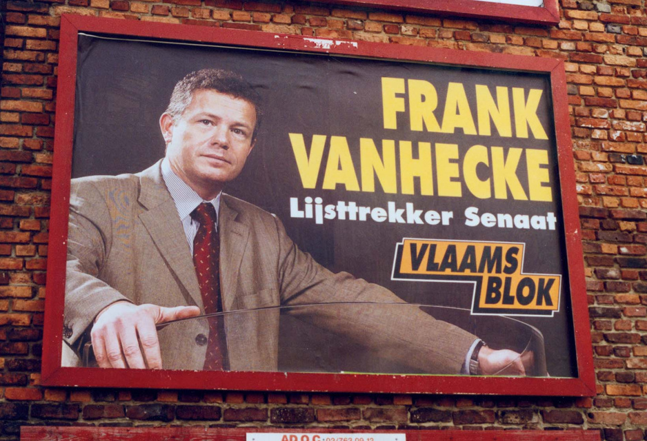 Verkiezingsaffiche met Frank Vanhecke als lijsttrekker voor de Senaat, Machelen, 2003. (ADVN, VFA7296)