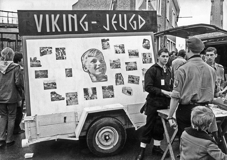 De Viking-Jeugd Vlaanderen maakt promotie voor haar werking, s.d. Foto Studio Dann (ADVN)